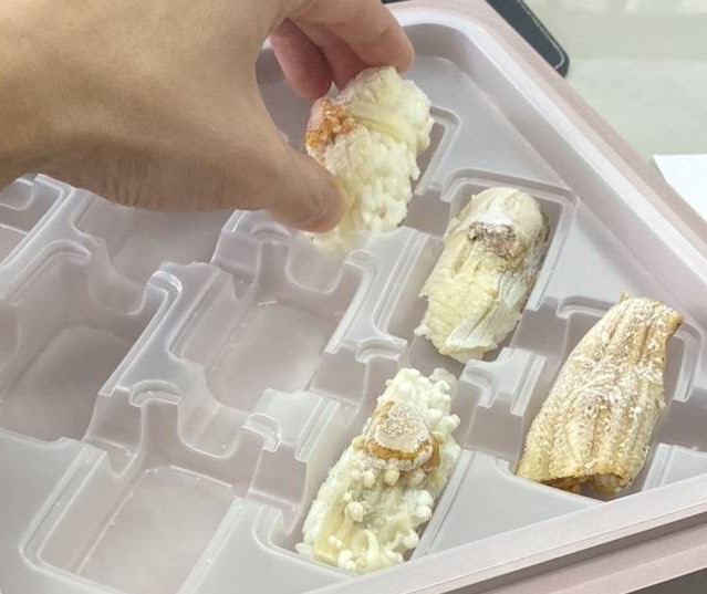 加熱寿司を崩さないトレイの画像