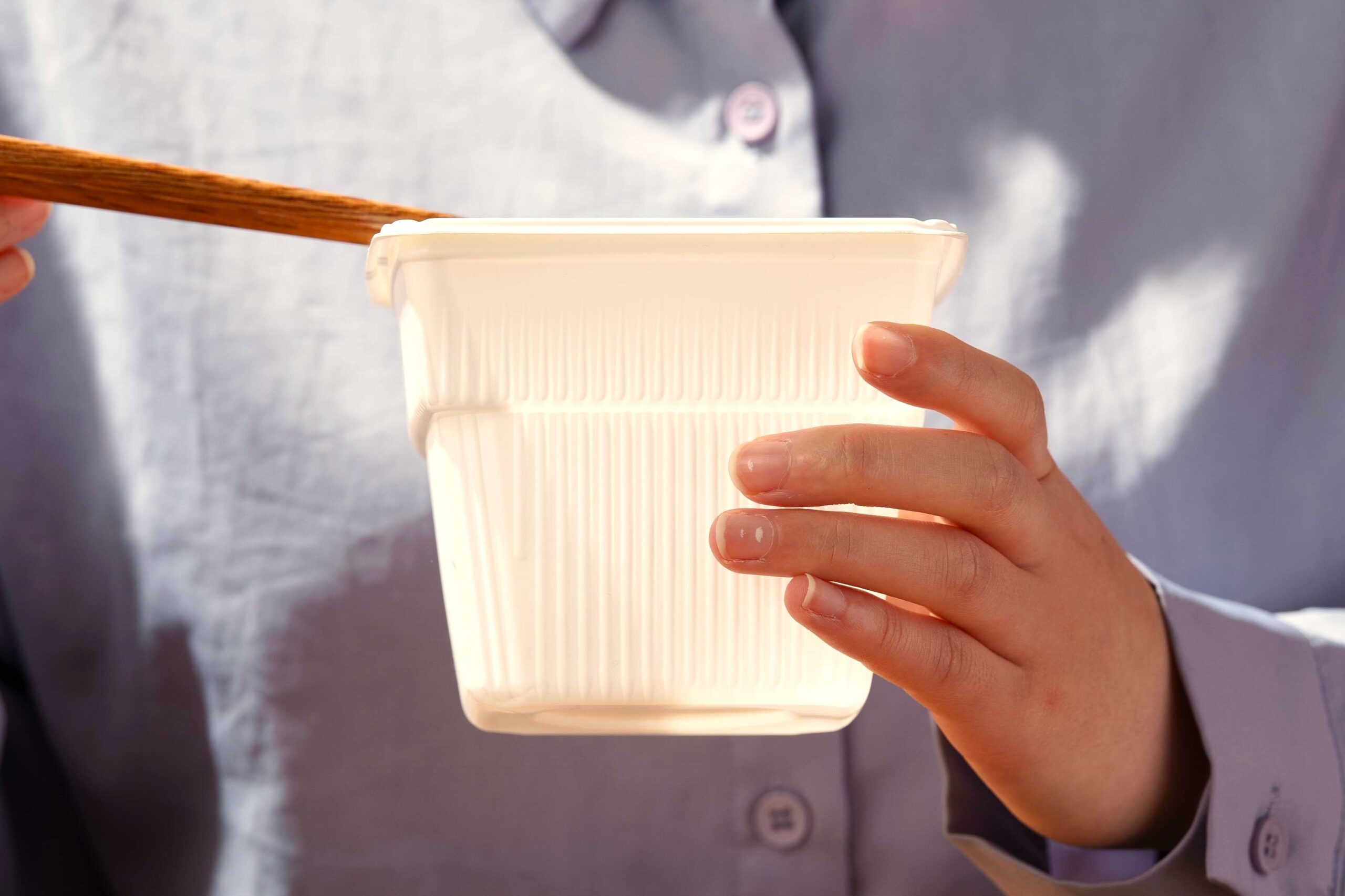 片手で持ちやすい安定感のある容器形状